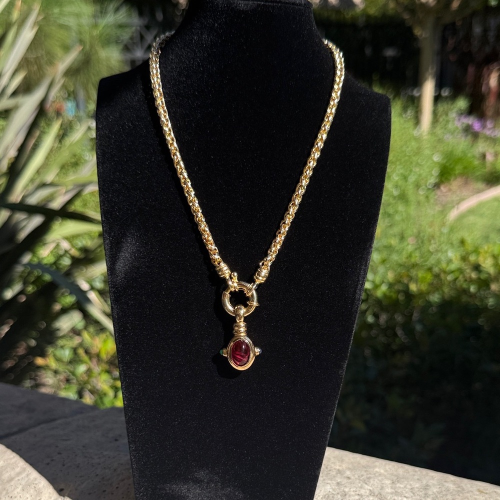 Elegant Gold Necklace with Cabachon Red Pendant